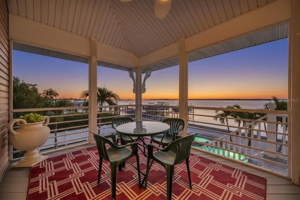 На продажу: $2,750,000 (3 спален, 2 ванн, 1864 Квадратных фут)