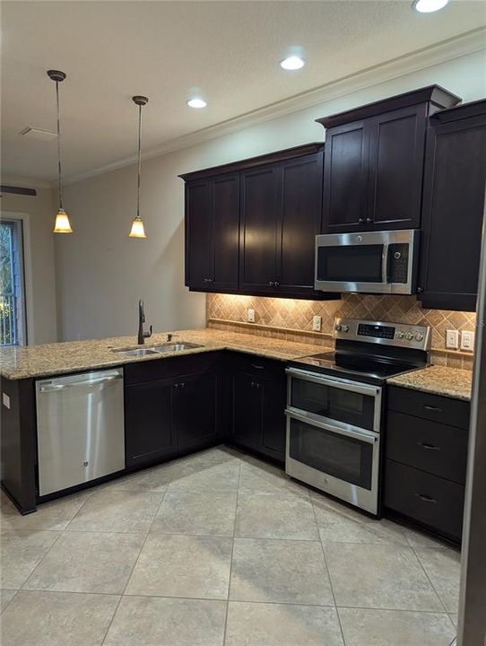 出租: $3,500 (4 贝兹, 3 浴室, 1920 平方英尺)