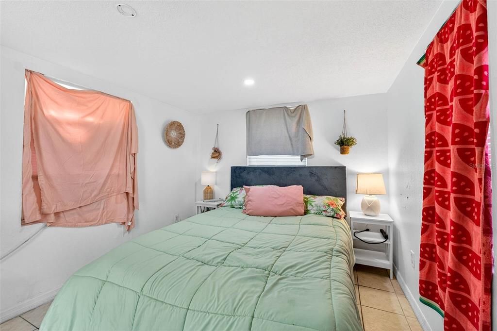 For Sale: $425,000 (3 beds, 2 baths, 858 Square Feet)