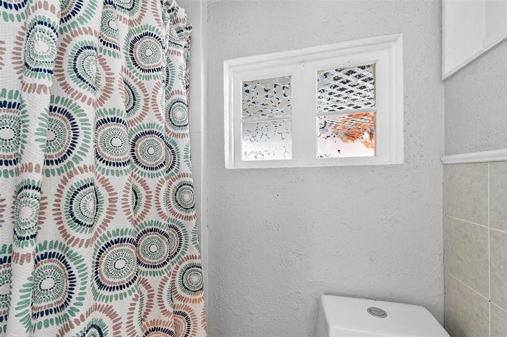 For Sale: $425,000 (3 beds, 2 baths, 858 Square Feet)