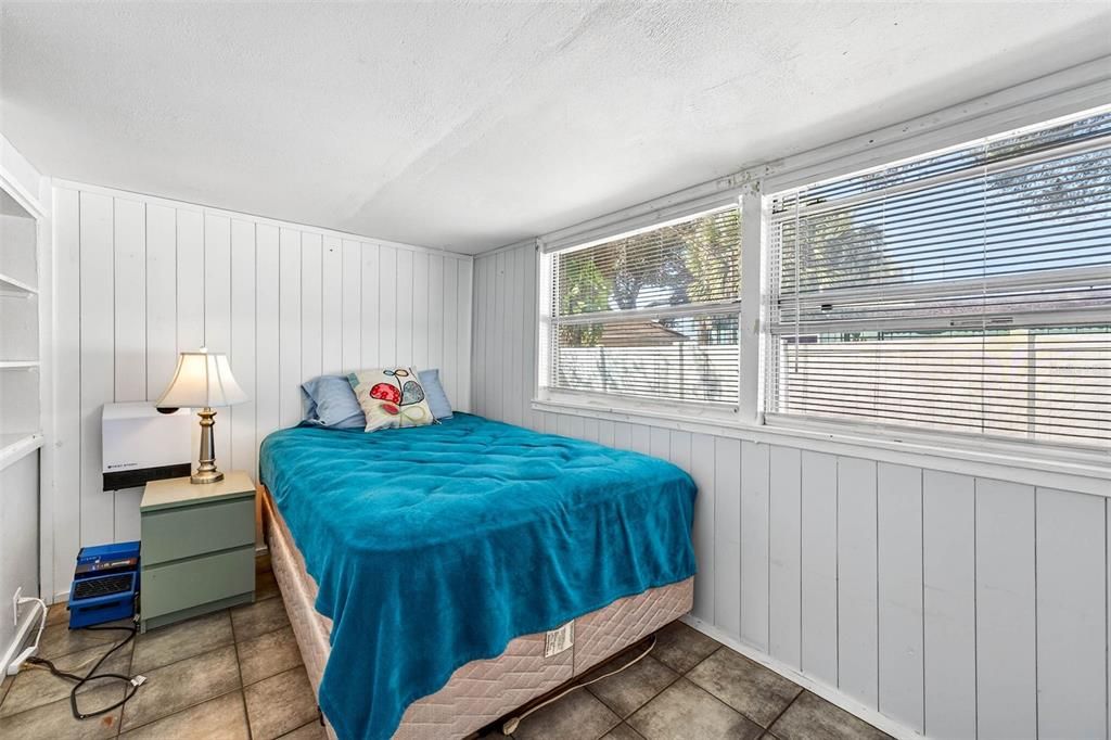 For Sale: $425,000 (3 beds, 2 baths, 858 Square Feet)