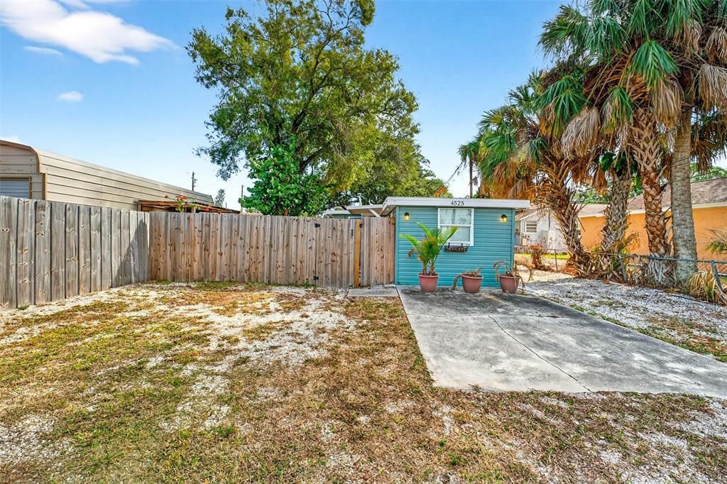 For Sale: $425,000 (3 beds, 2 baths, 858 Square Feet)