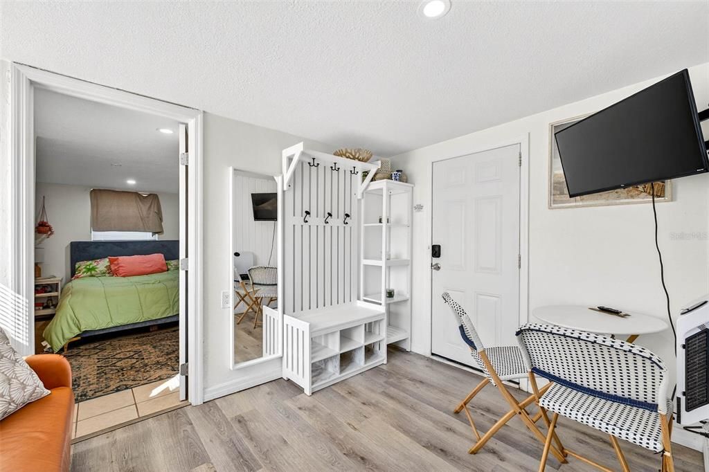 For Sale: $425,000 (3 beds, 2 baths, 858 Square Feet)