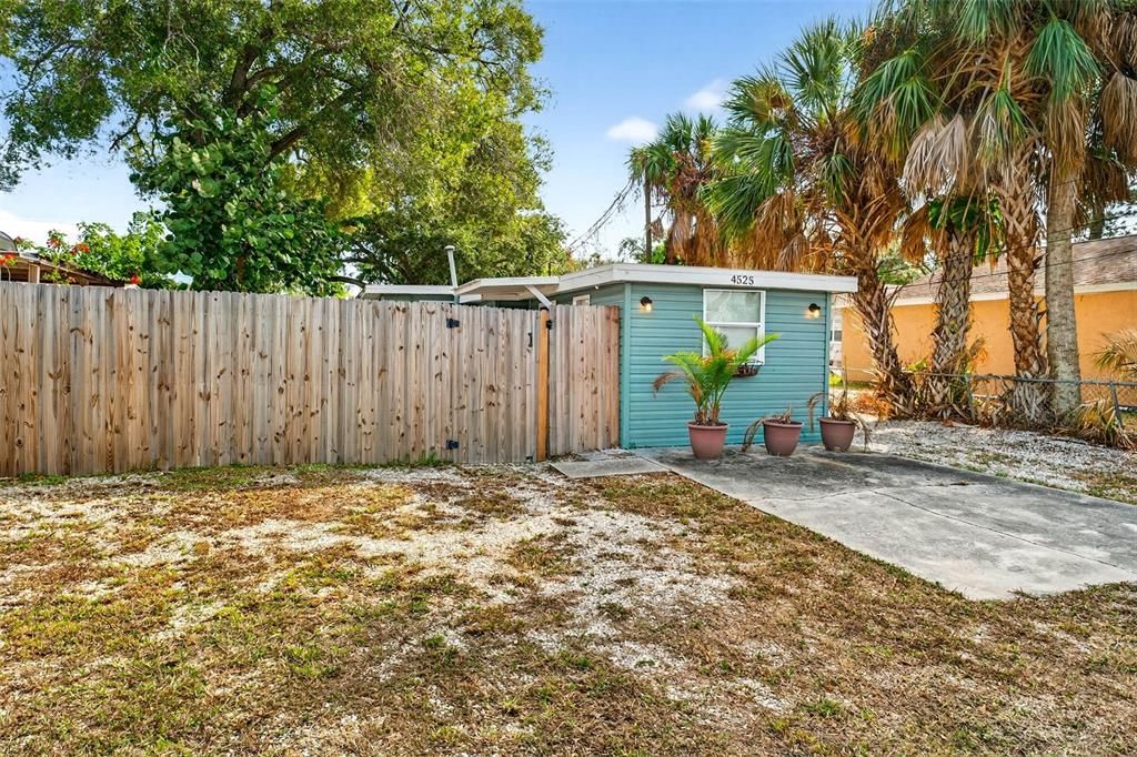 For Sale: $425,000 (3 beds, 2 baths, 858 Square Feet)