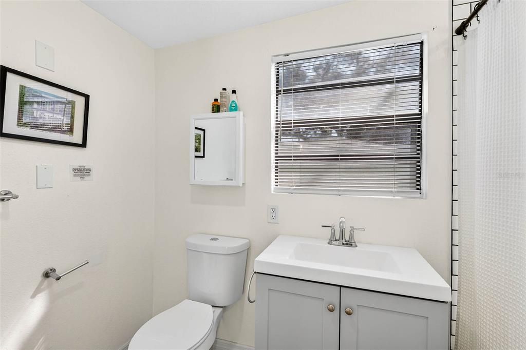 For Sale: $425,000 (3 beds, 2 baths, 858 Square Feet)