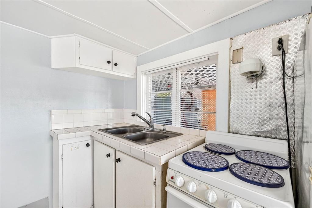 For Sale: $425,000 (3 beds, 2 baths, 858 Square Feet)