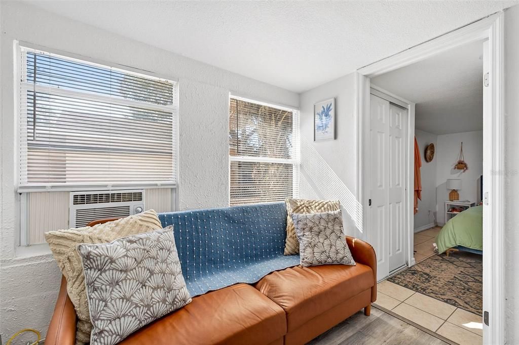 For Sale: $425,000 (3 beds, 2 baths, 858 Square Feet)