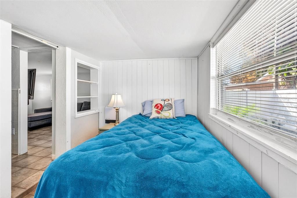 For Sale: $425,000 (3 beds, 2 baths, 858 Square Feet)