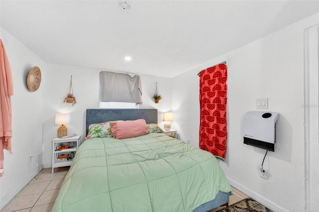 For Sale: $425,000 (3 beds, 2 baths, 858 Square Feet)