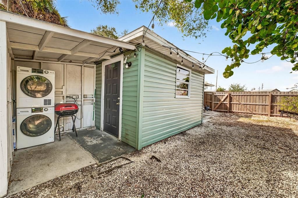 For Sale: $425,000 (3 beds, 2 baths, 858 Square Feet)