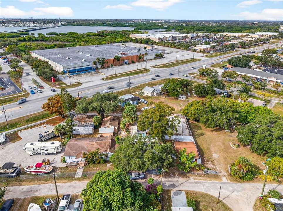 For Sale: $425,000 (3 beds, 2 baths, 858 Square Feet)