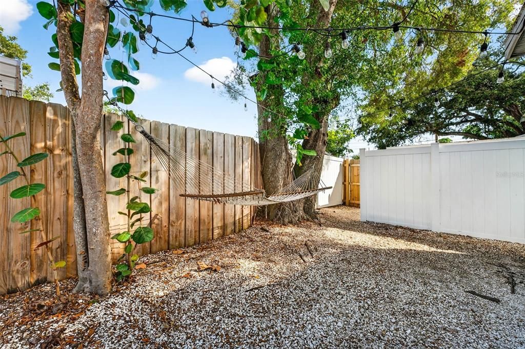 For Sale: $425,000 (3 beds, 2 baths, 858 Square Feet)