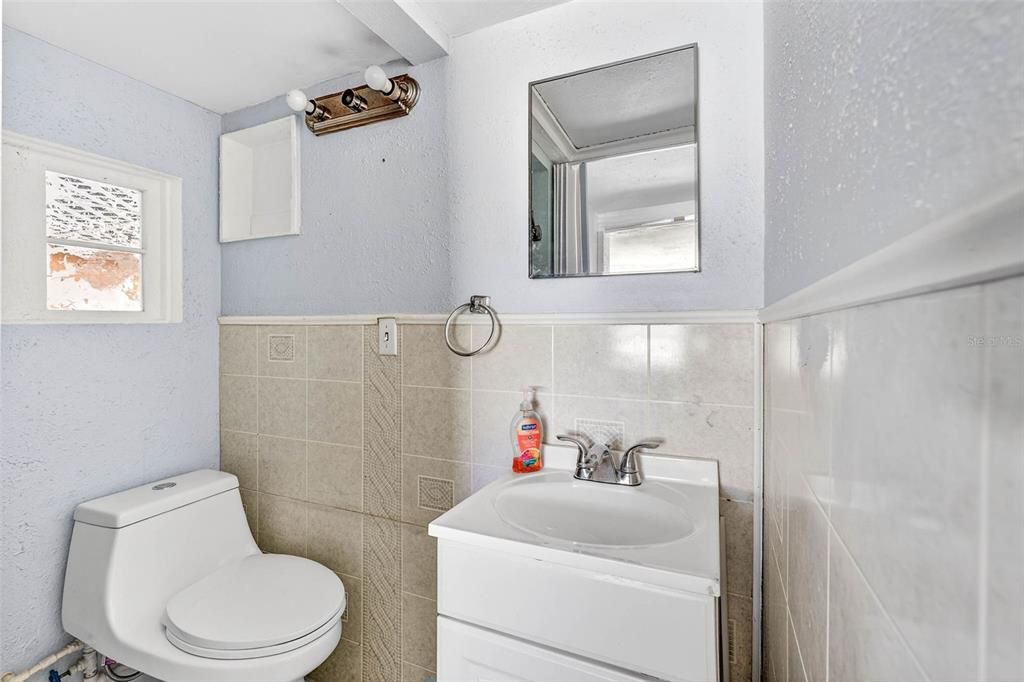 For Sale: $425,000 (3 beds, 2 baths, 858 Square Feet)