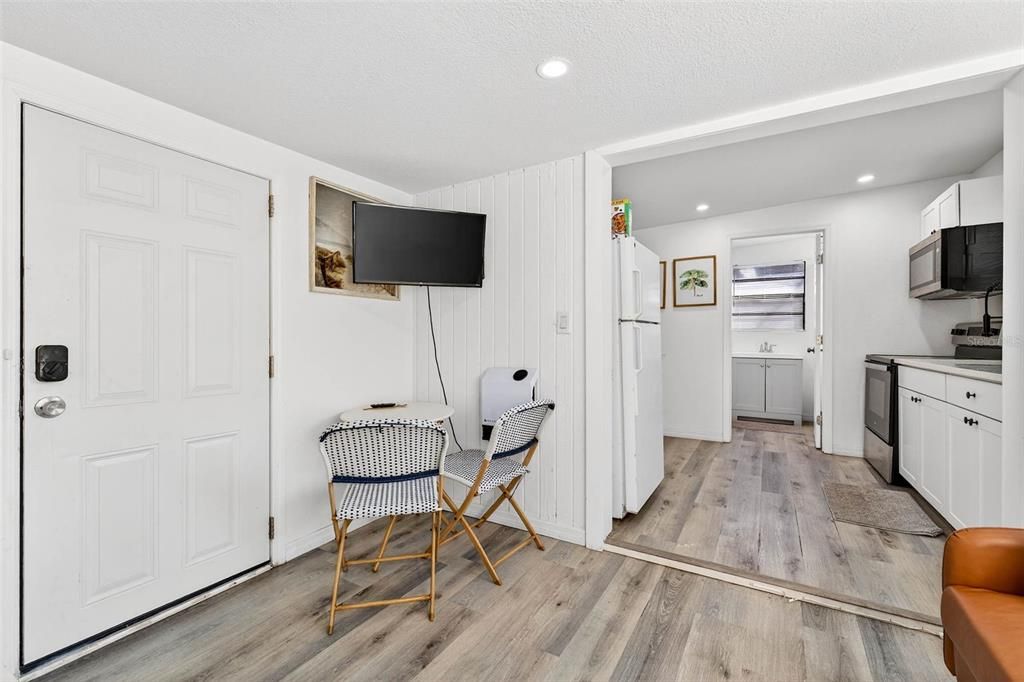 For Sale: $425,000 (3 beds, 2 baths, 858 Square Feet)