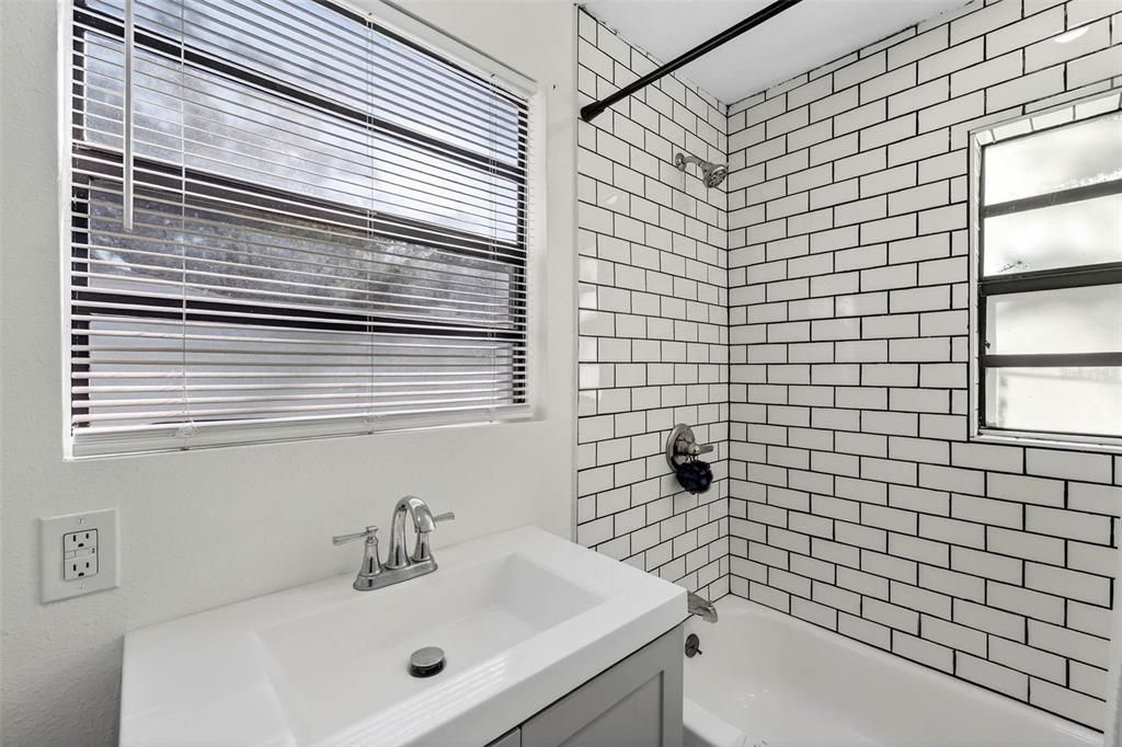 For Sale: $425,000 (3 beds, 2 baths, 858 Square Feet)