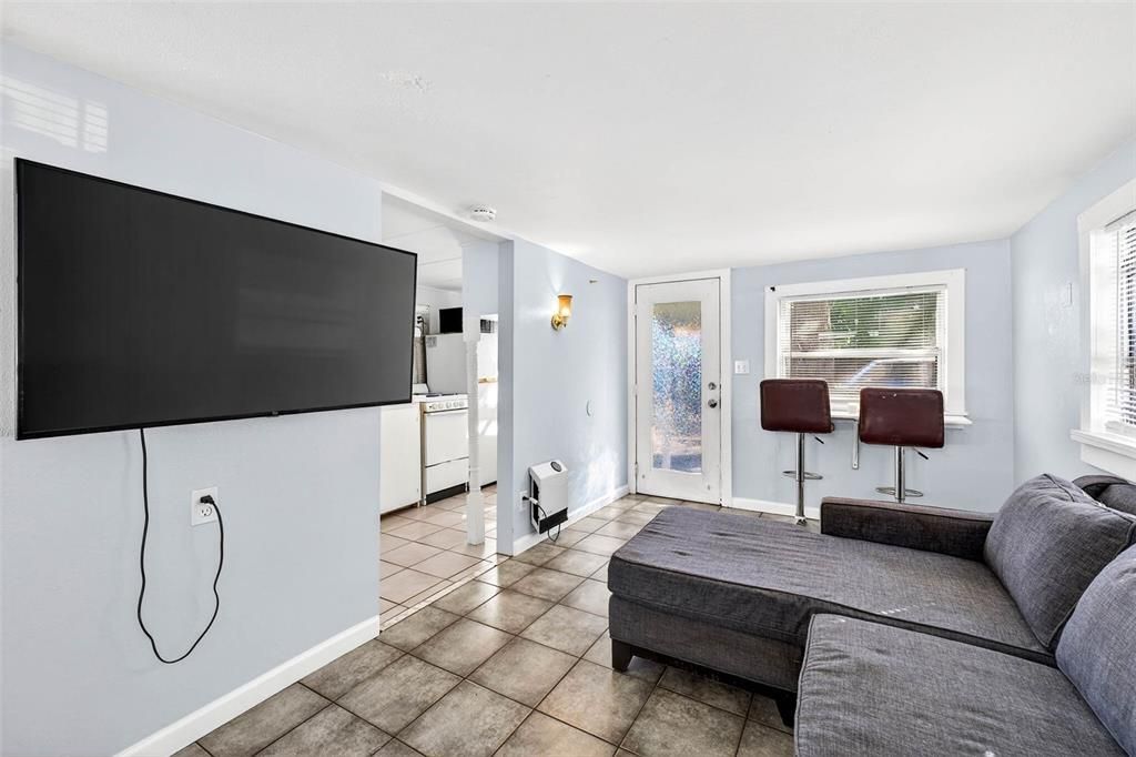 For Sale: $425,000 (3 beds, 2 baths, 858 Square Feet)