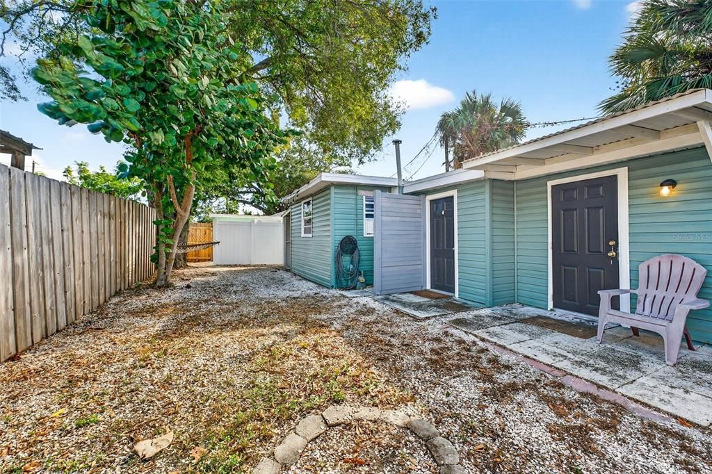 For Sale: $425,000 (3 beds, 2 baths, 858 Square Feet)