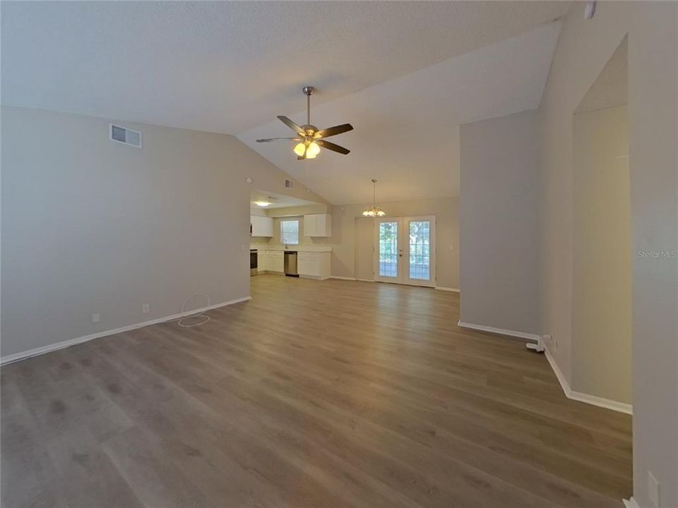 В аренду: $2,299 (2 спален, 2 ванн, 1265 Квадратных фут)