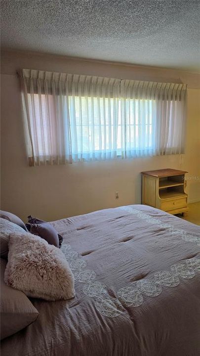 待售: $98,000 (1 贝兹, 1 浴室, 974 平方英尺)