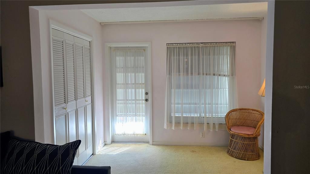 待售: $98,000 (1 贝兹, 1 浴室, 974 平方英尺)