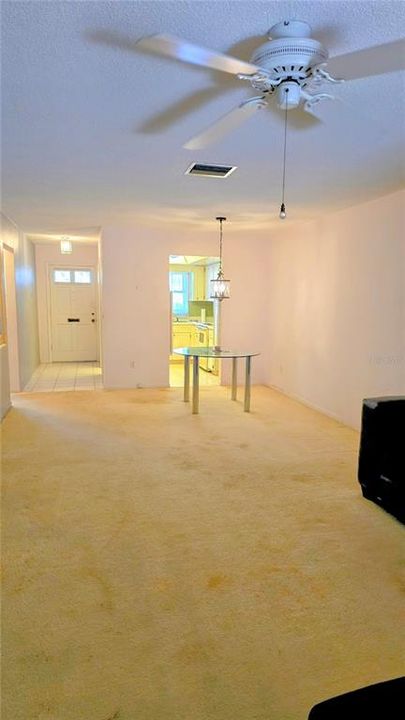 待售: $98,000 (1 贝兹, 1 浴室, 974 平方英尺)