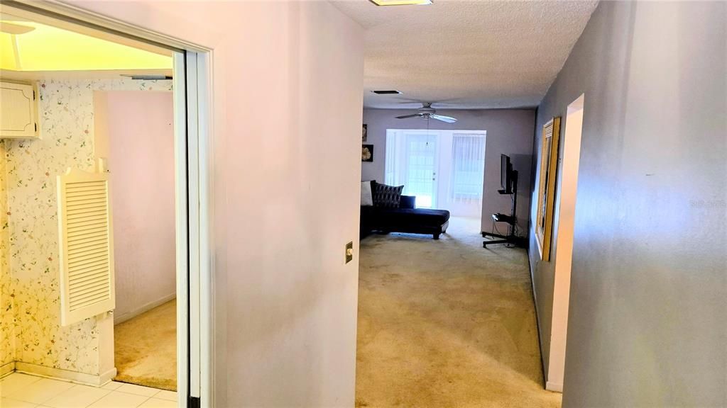 待售: $98,000 (1 贝兹, 1 浴室, 974 平方英尺)