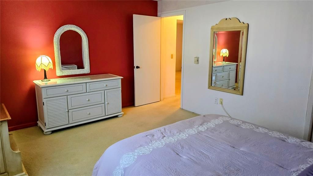 待售: $98,000 (1 贝兹, 1 浴室, 974 平方英尺)