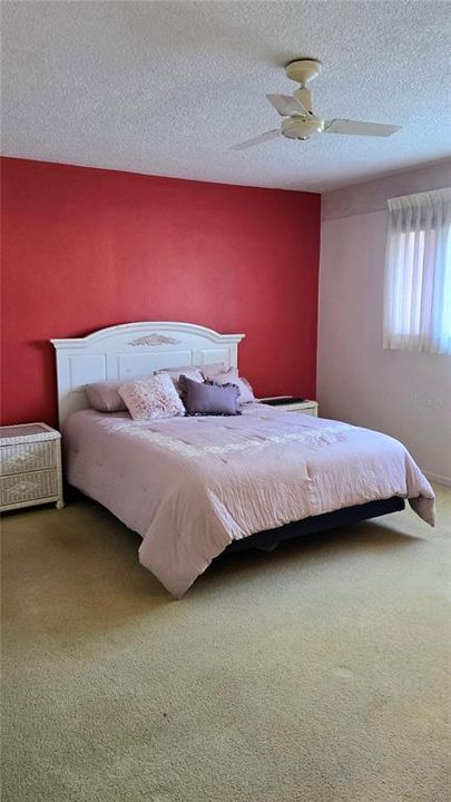 待售: $98,000 (1 贝兹, 1 浴室, 974 平方英尺)