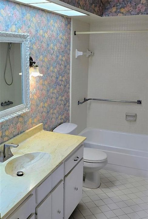 待售: $98,000 (1 贝兹, 1 浴室, 974 平方英尺)