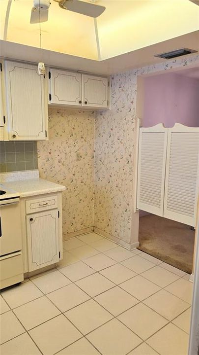 待售: $98,000 (1 贝兹, 1 浴室, 974 平方英尺)