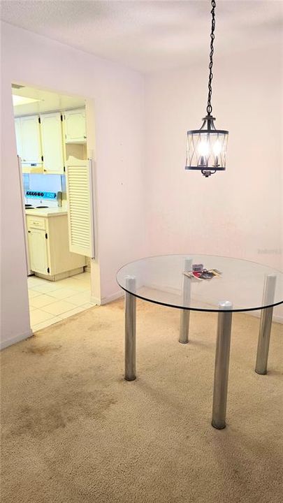 待售: $98,000 (1 贝兹, 1 浴室, 974 平方英尺)