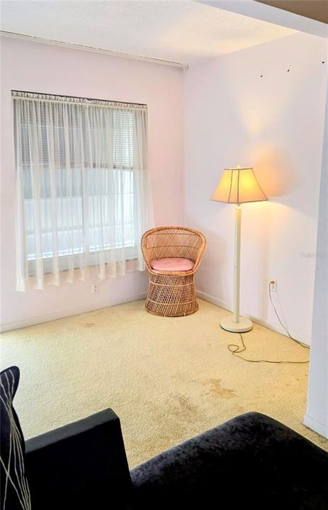 待售: $98,000 (1 贝兹, 1 浴室, 974 平方英尺)