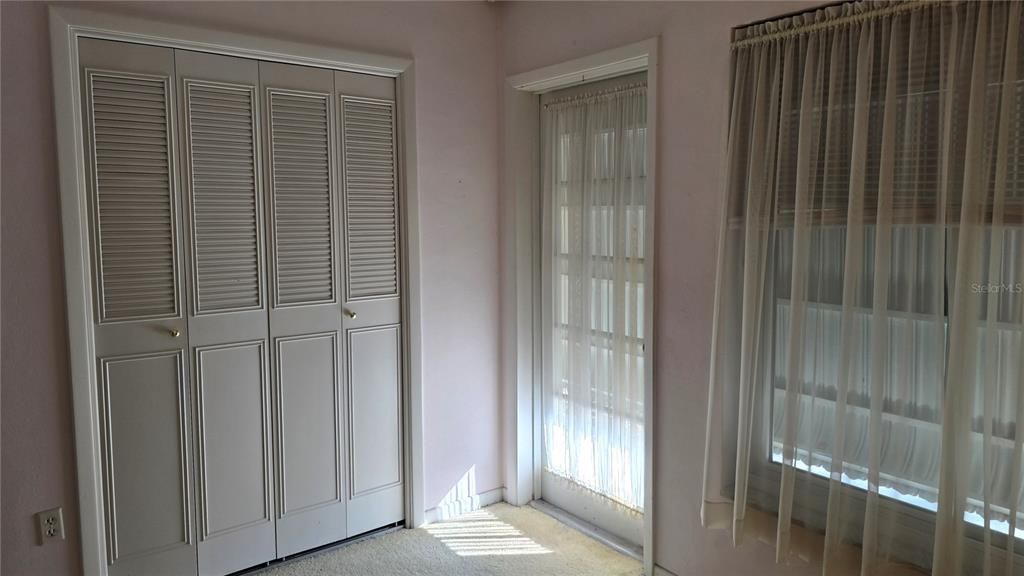 待售: $98,000 (1 贝兹, 1 浴室, 974 平方英尺)