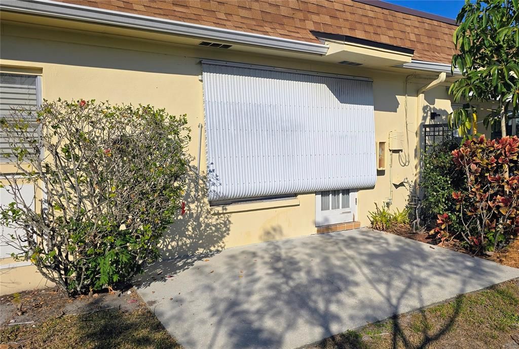 待售: $98,000 (1 贝兹, 1 浴室, 974 平方英尺)