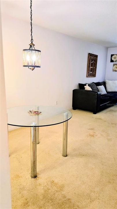 待售: $98,000 (1 贝兹, 1 浴室, 974 平方英尺)