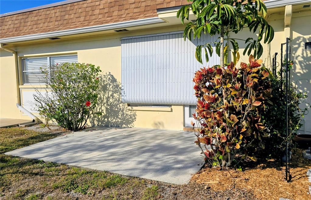 待售: $98,000 (1 贝兹, 1 浴室, 974 平方英尺)