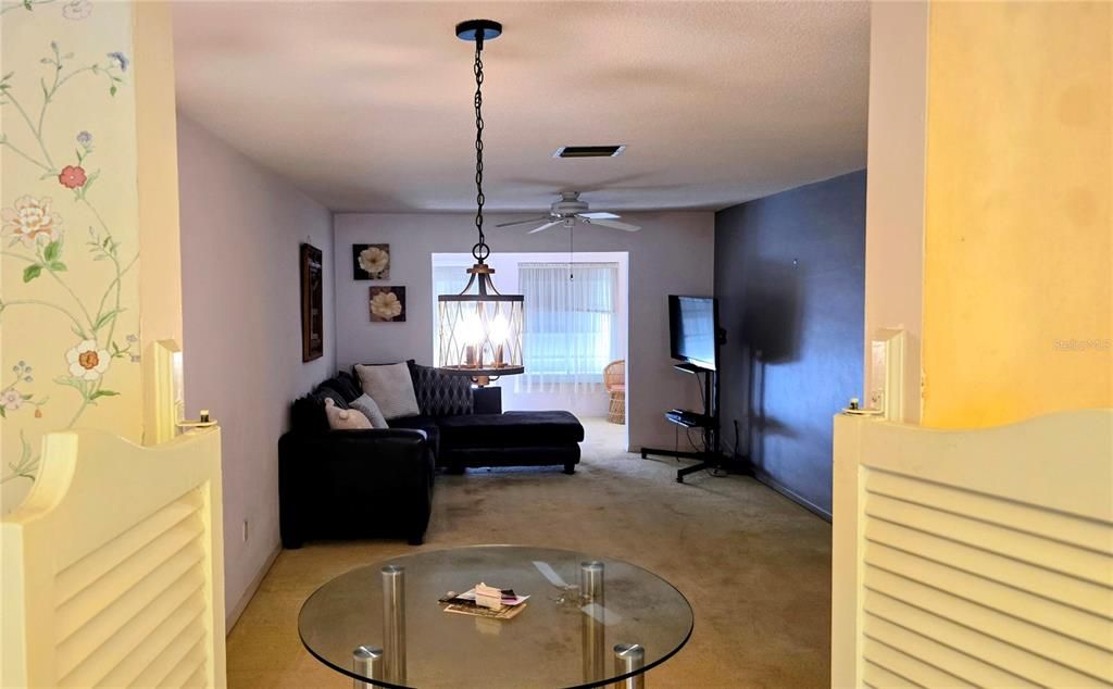 待售: $98,000 (1 贝兹, 1 浴室, 974 平方英尺)