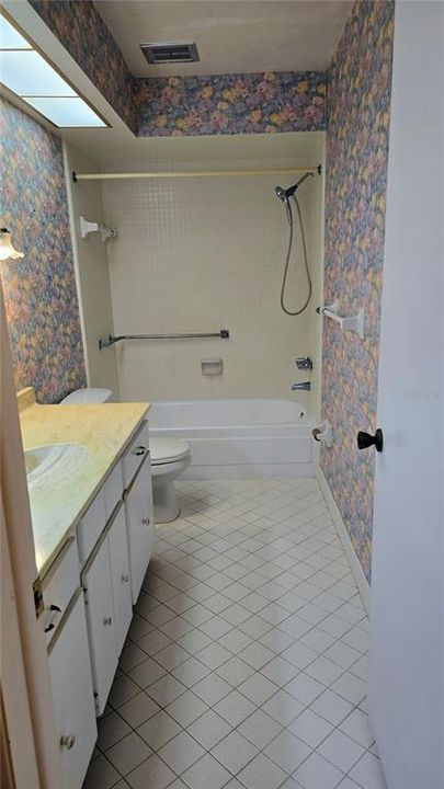 待售: $98,000 (1 贝兹, 1 浴室, 974 平方英尺)