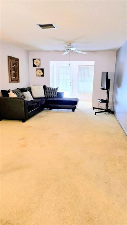 待售: $98,000 (1 贝兹, 1 浴室, 974 平方英尺)