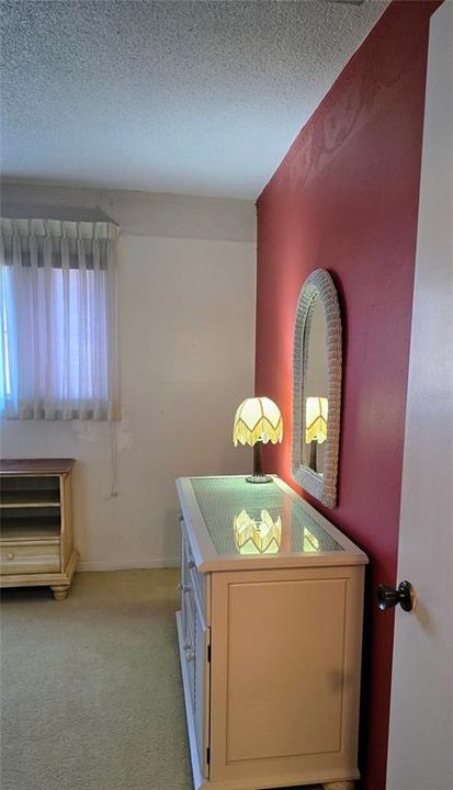 待售: $98,000 (1 贝兹, 1 浴室, 974 平方英尺)