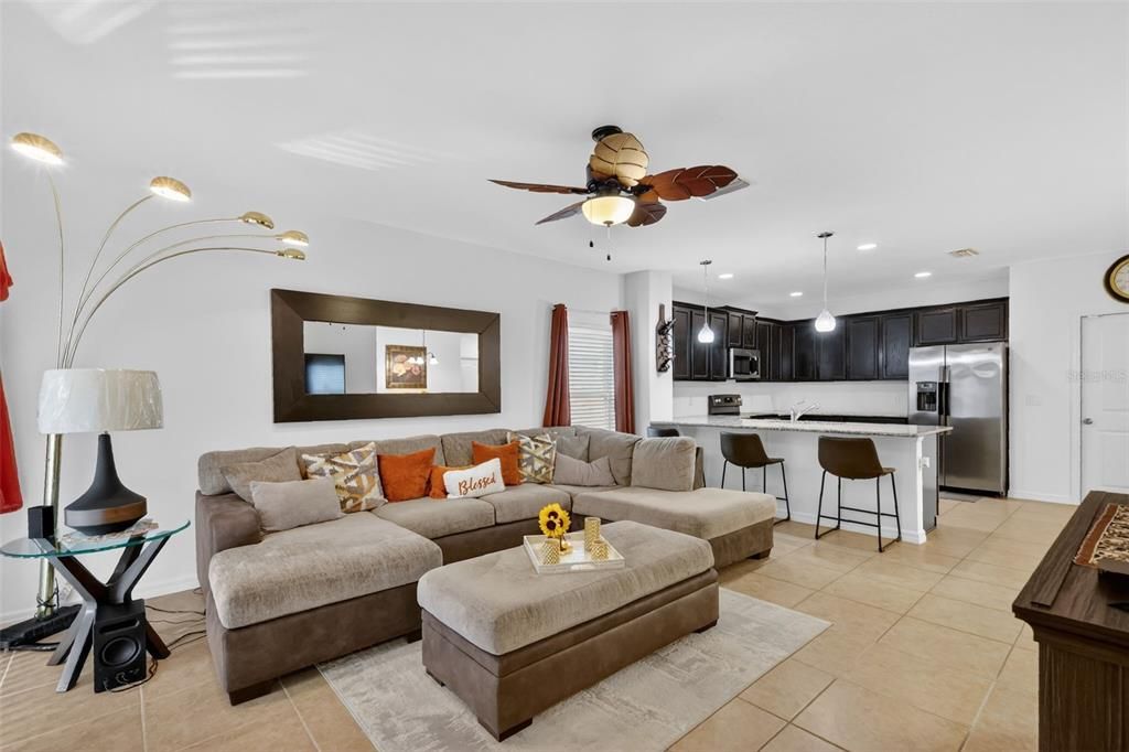 En Venta: $340,000 (4 camas, 2 baños, 1713 Pies cuadrados)