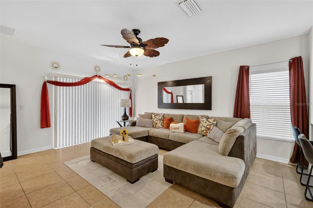 En Venta: $340,000 (4 camas, 2 baños, 1713 Pies cuadrados)