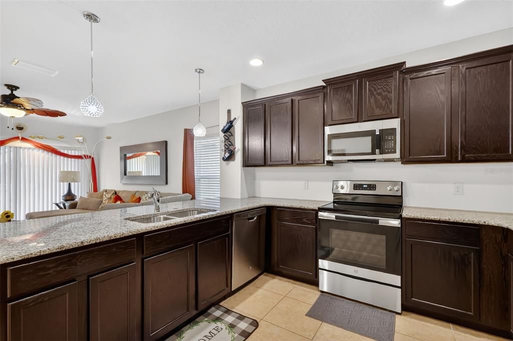 En Venta: $340,000 (4 camas, 2 baños, 1713 Pies cuadrados)