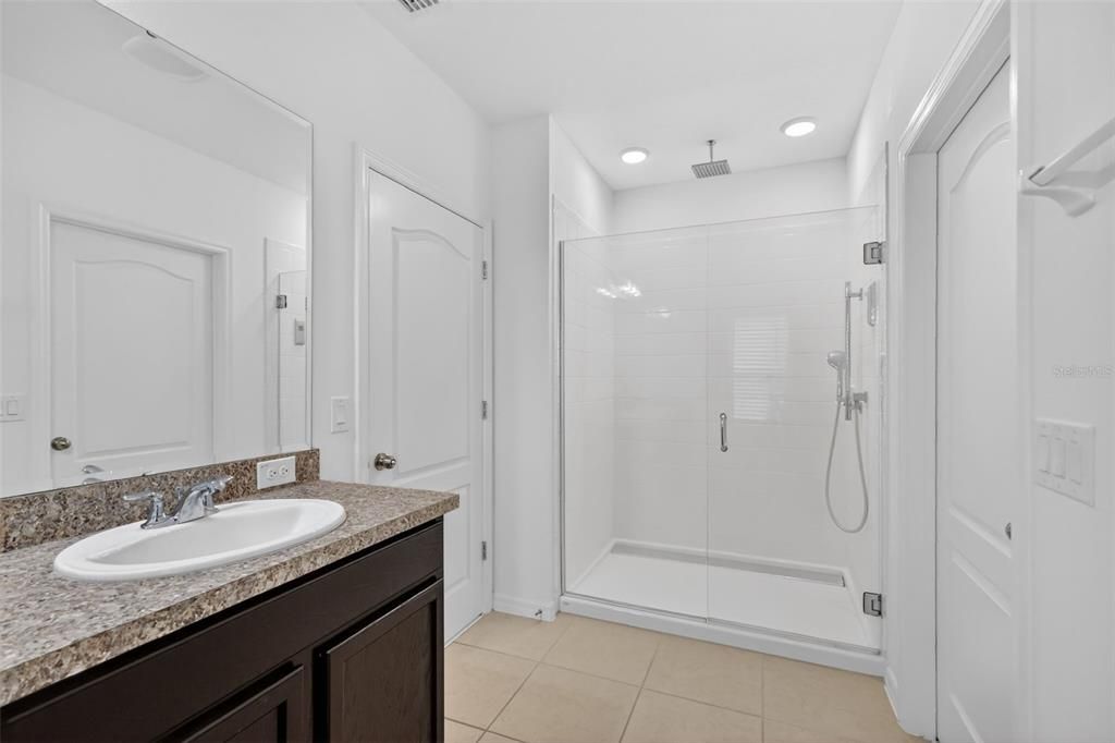 En Venta: $340,000 (4 camas, 2 baños, 1713 Pies cuadrados)