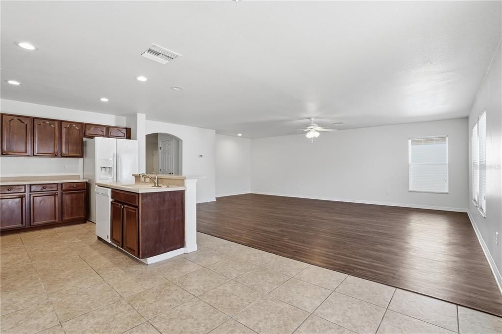 For Sale: $354,900 (4 beds, 2 baths, 2595 Square Feet)