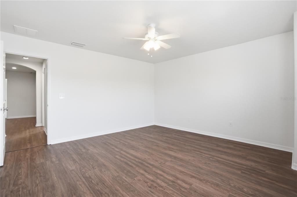 For Sale: $354,900 (4 beds, 2 baths, 2595 Square Feet)