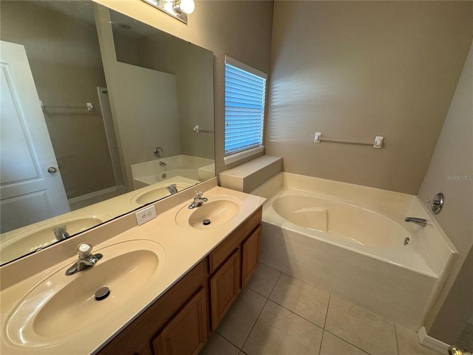 出租: $2,495 (4 贝兹, 2 浴室, 1712 平方英尺)