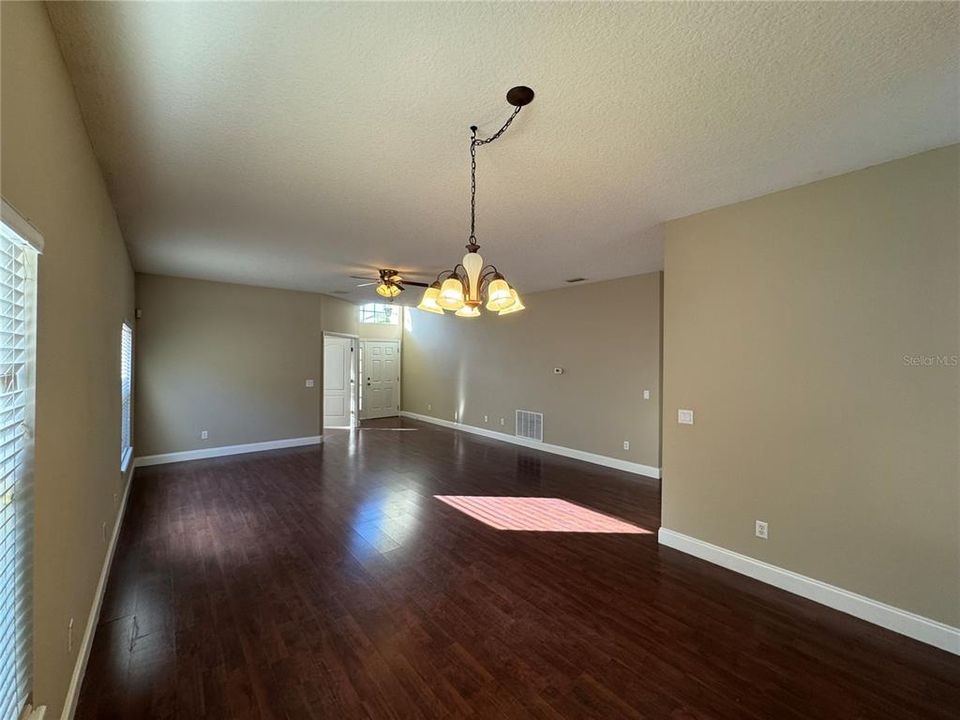 出租: $2,495 (4 贝兹, 2 浴室, 1712 平方英尺)