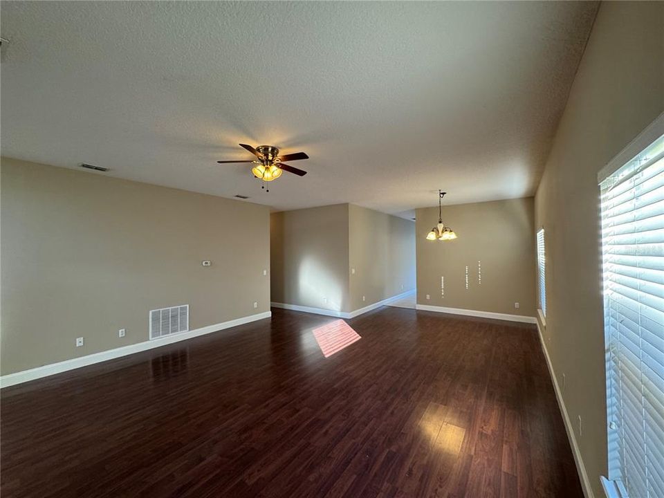 出租: $2,495 (4 贝兹, 2 浴室, 1712 平方英尺)