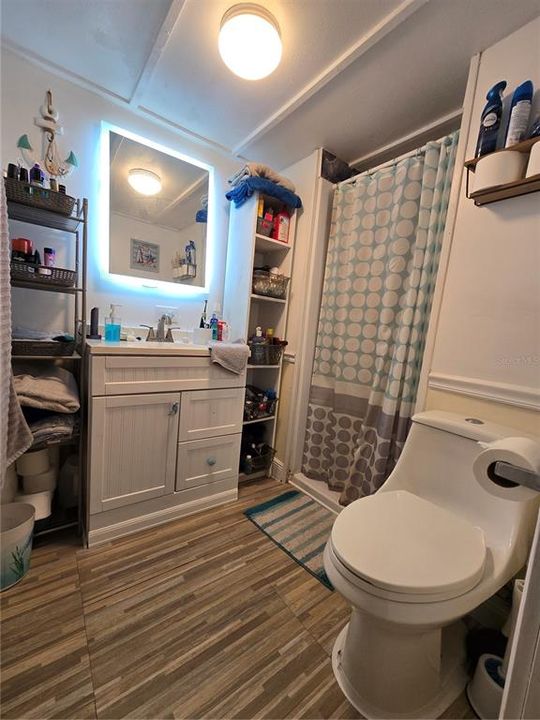 待售: $115,000 (2 贝兹, 1 浴室, 660 平方英尺)